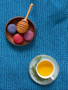 Tisanes et douceurs : quand le thé du soir devient un moment de folie gourmande