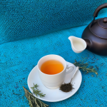 Tisanes après l&rsquo;accouchement : les herbes qui calment, réparent et font sourire